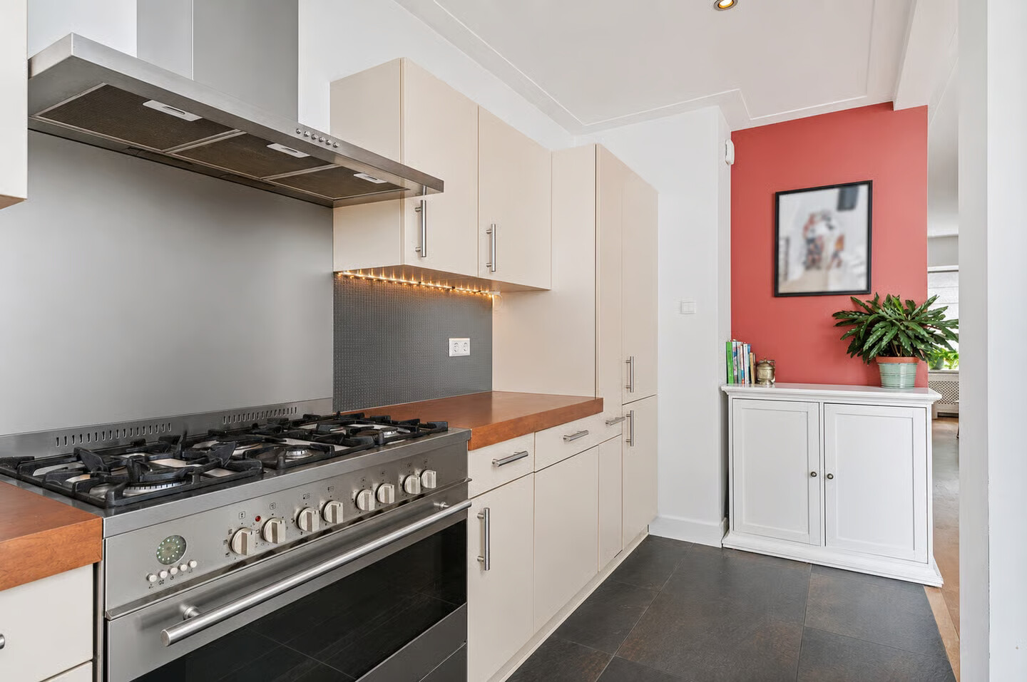 Tussenwoning te koop: Anemonenstraat 11, Santpoort-Noord