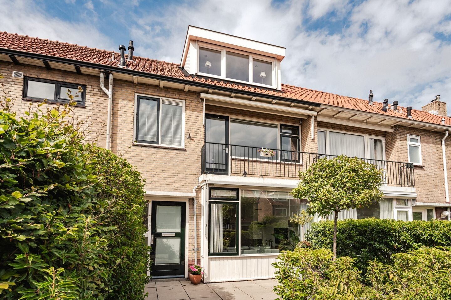Tussenwoning te koop: Roos en Beeklaan 77, Santpoort-Noord