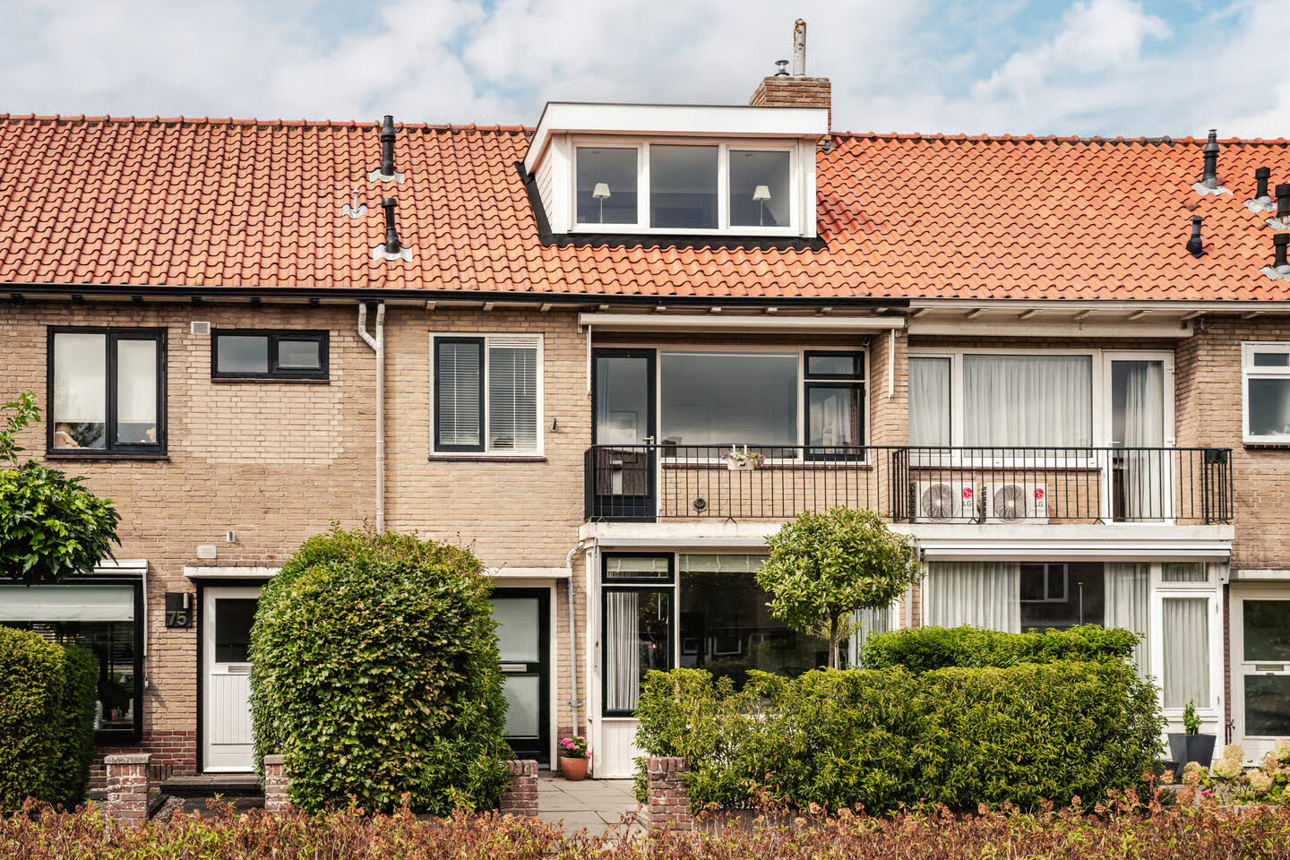 Tussenwoning te koop: Roos en Beeklaan 77, Santpoort-Noord