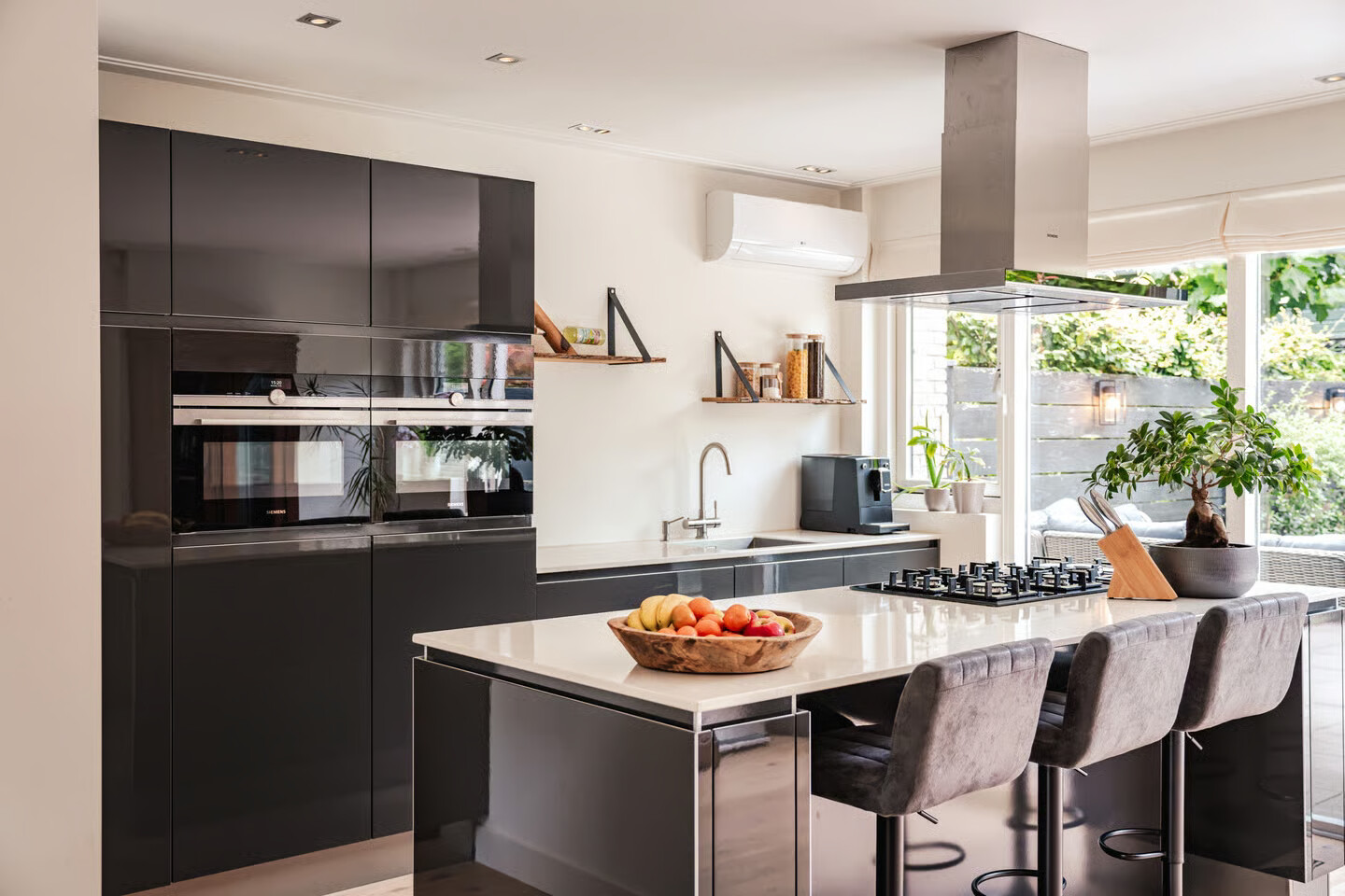 Tussenwoning te koop: Roos en Beeklaan 77, Santpoort-Noord