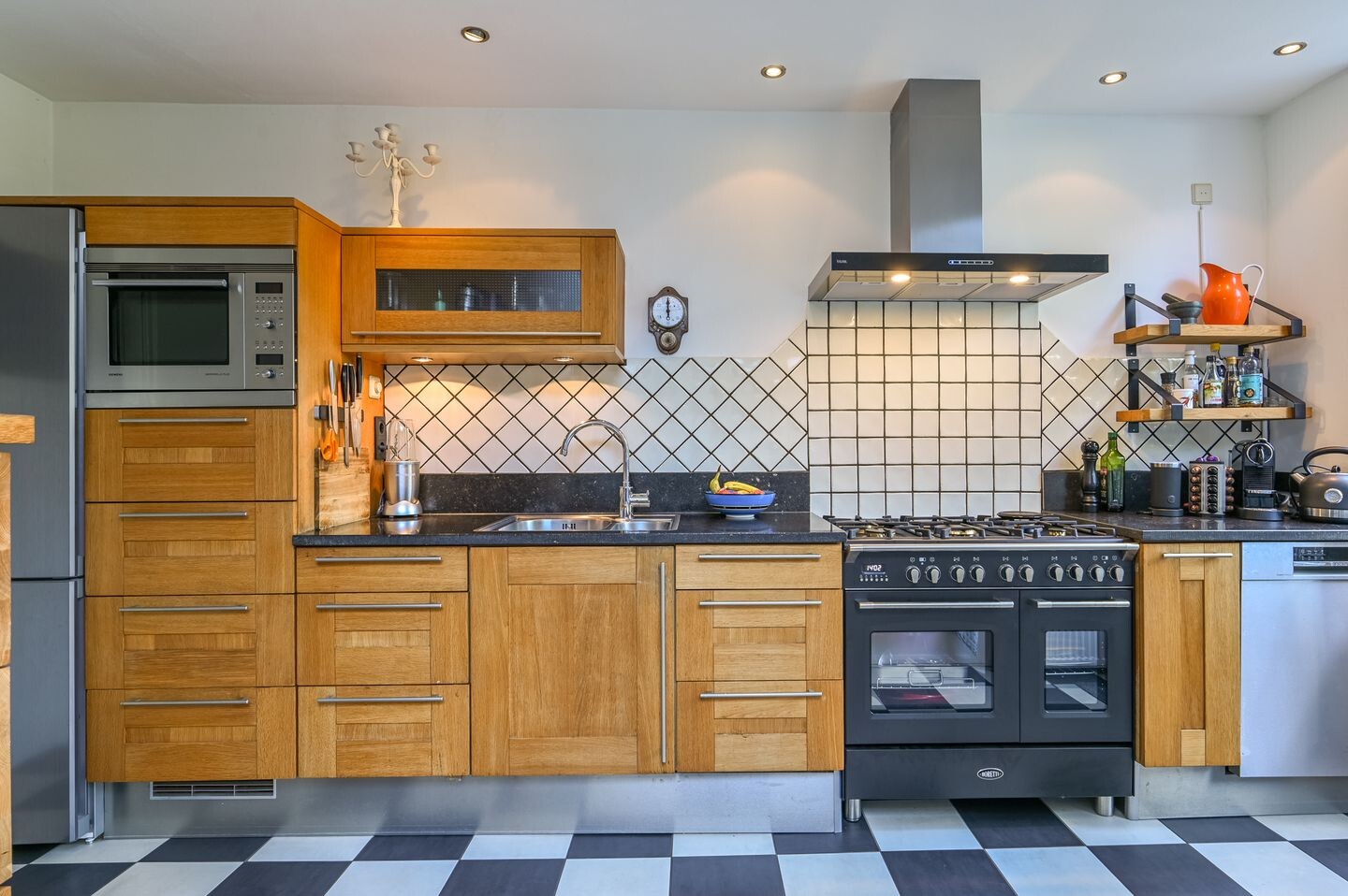 Twee-onder-één-kap te koop: Surinamestraat 1, Santpoort-Noord