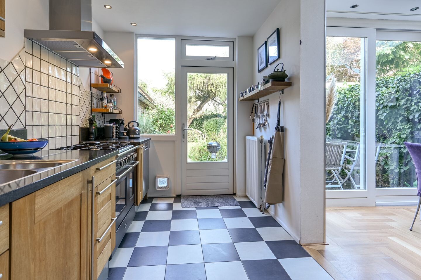 Twee-onder-één-kap te koop: Surinamestraat 1, Santpoort-Noord