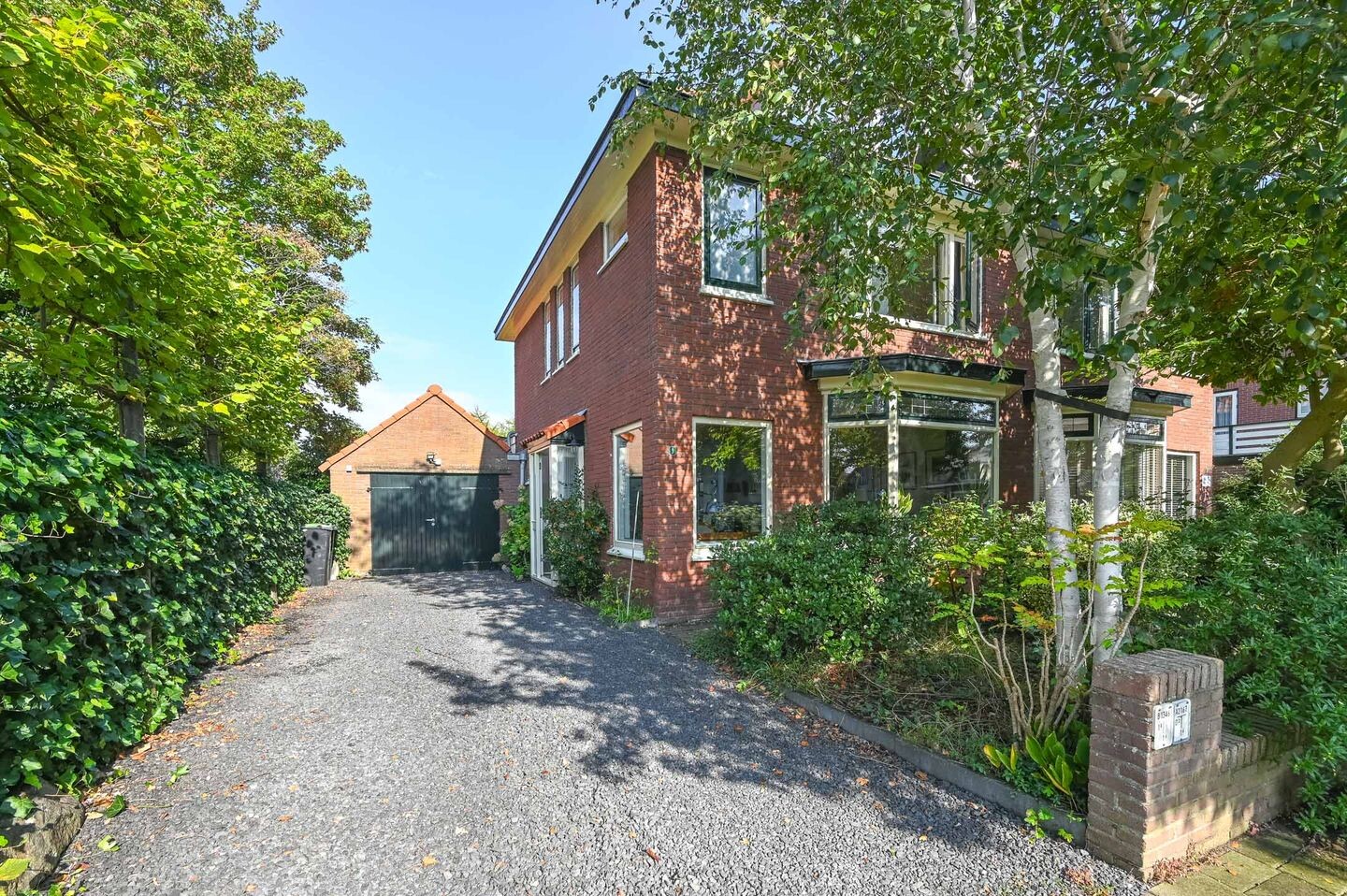 Twee-onder-één-kap te koop: Surinamestraat 1, Santpoort-Noord