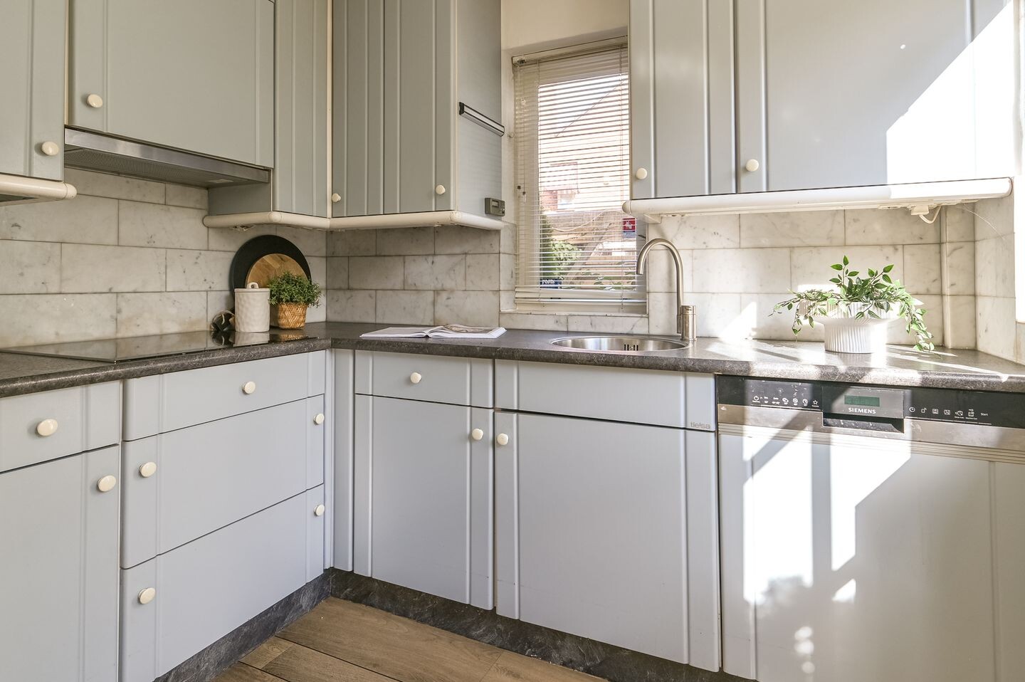 Twee-onder-één-kap te koop: Papenburghlaan 8, Santpoort-Zuid