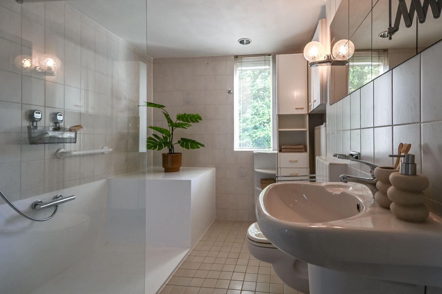Twee-onder-één-kap te koop: Papenburghlaan 8, Santpoort-Zuid