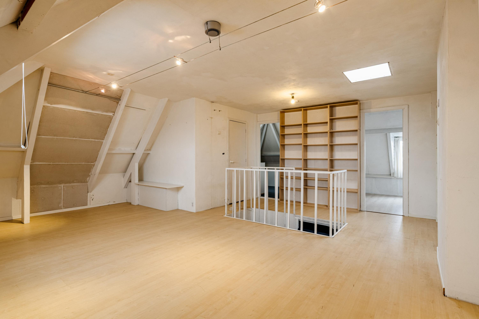 Tussenwoning te koop: Bronsteeweg 24, Heemstede