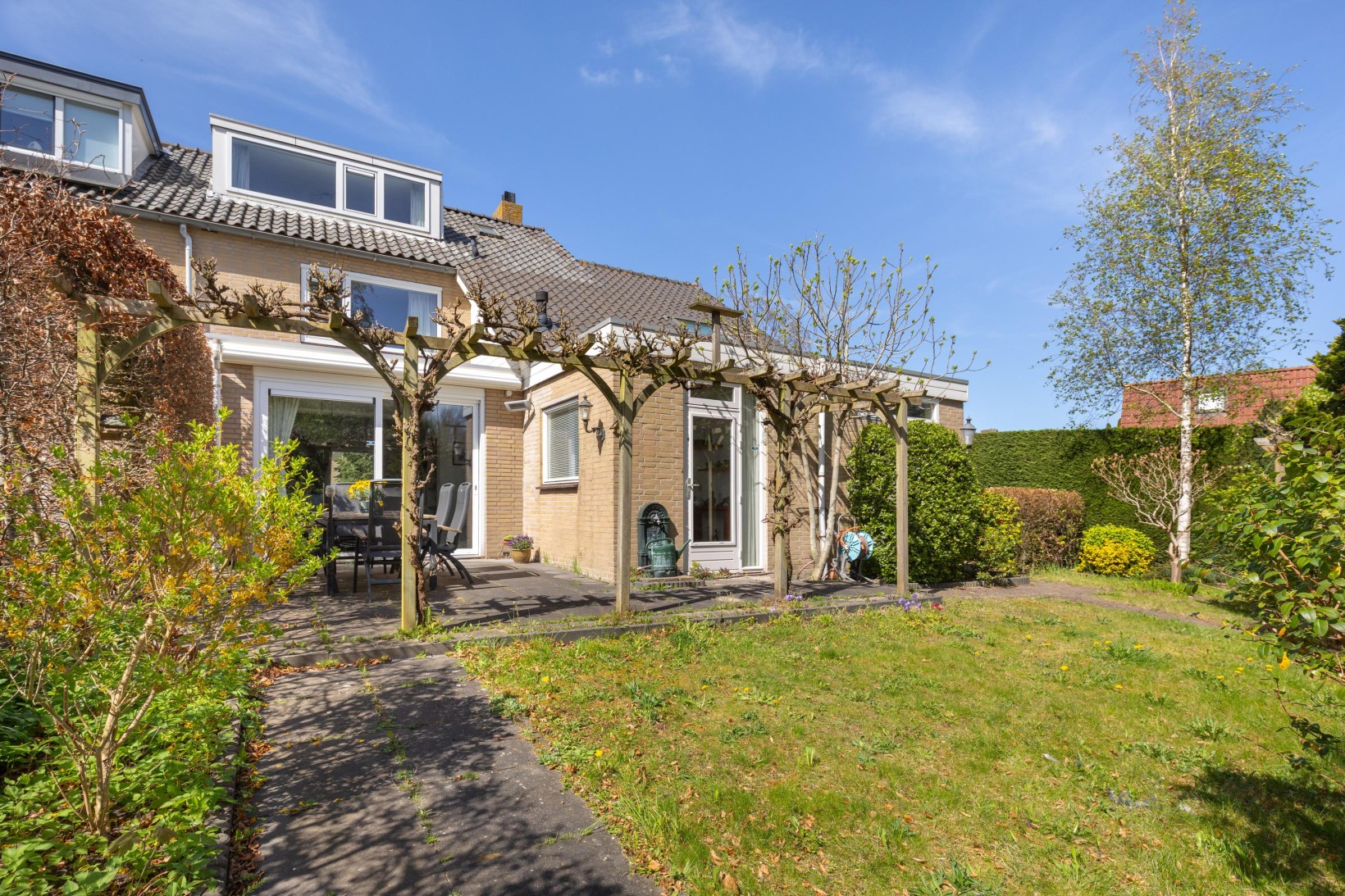 Hoekwoning te koop: de Ruyterlaan 24, Bennebroek