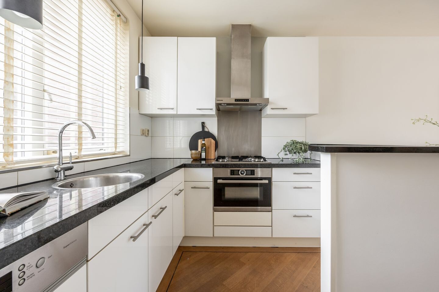 Tussenwoning te koop: van Kinsbergenlaan 50, Bennebroek