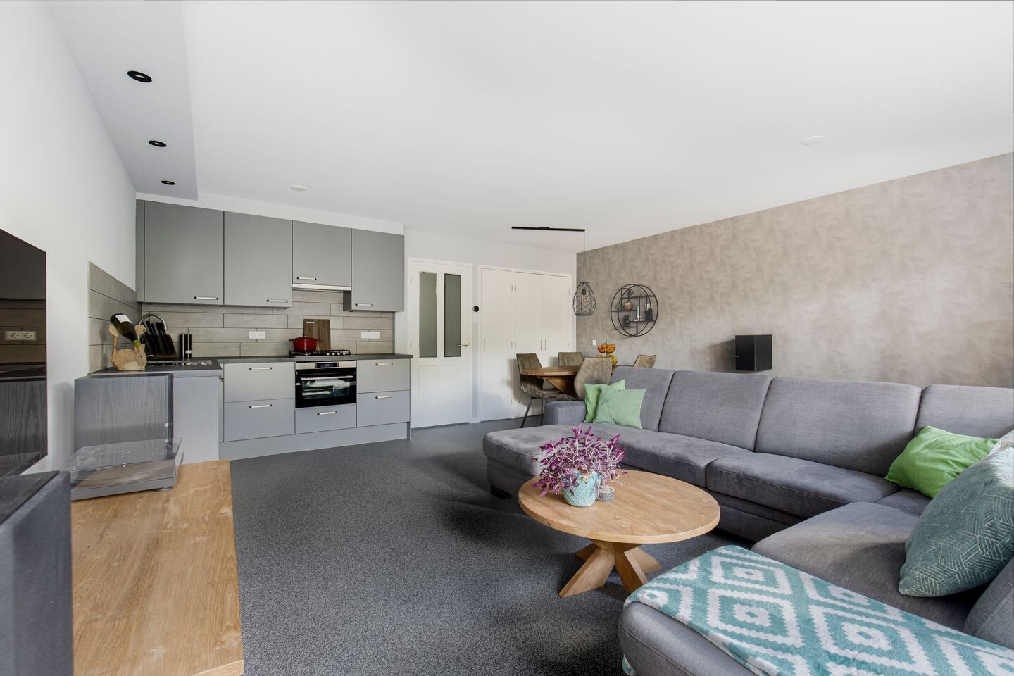 Appartement te koop: Van den Berghlaan 471, Hoofddorp