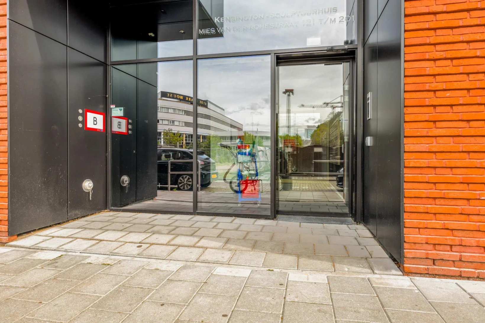Appartement te koop: Mies van der Rohestraat 141, Hoofddorp