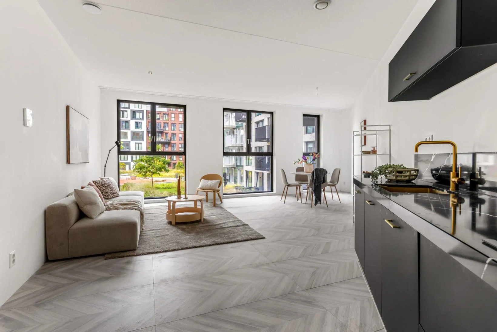 Appartement te koop: Mies van der Rohestraat 141, Hoofddorp