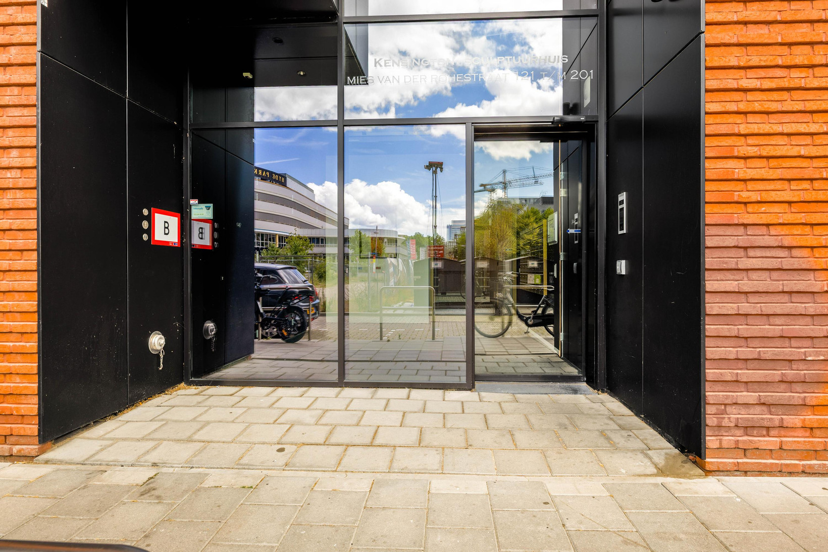 Appartement te koop: Mies van der Rohestraat 175, Hoofddorp