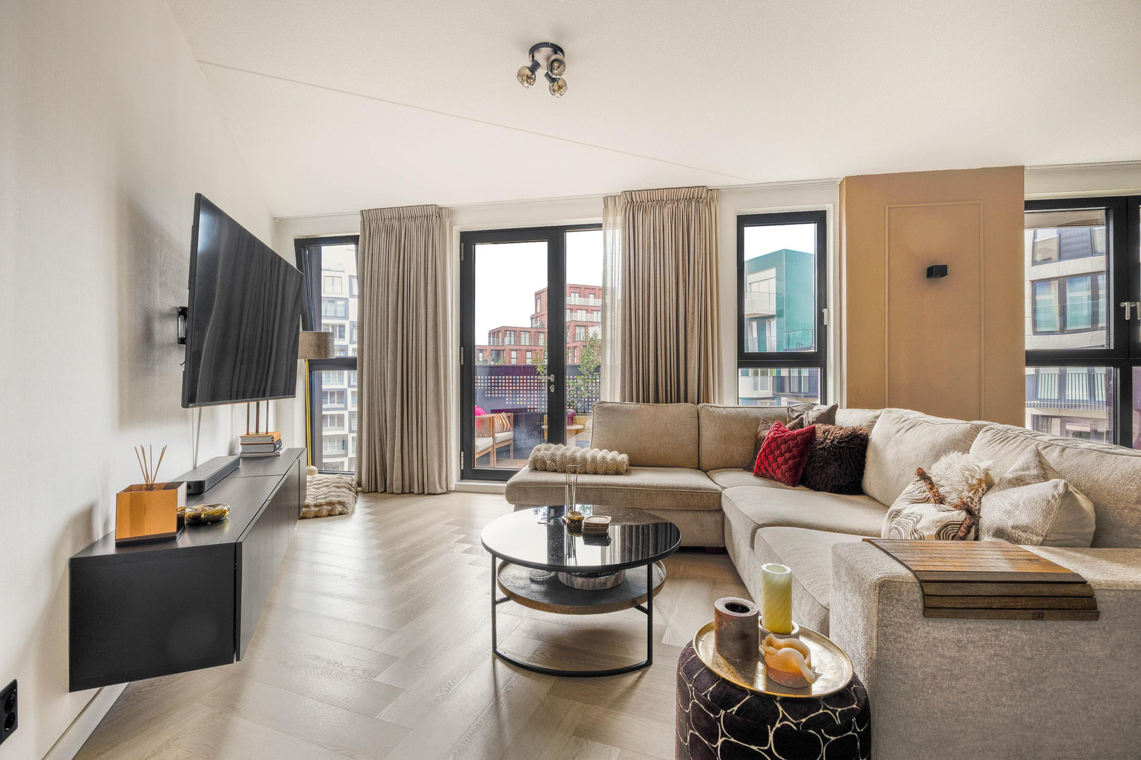 Appartement te koop: Mies van der Rohestraat 175, Hoofddorp