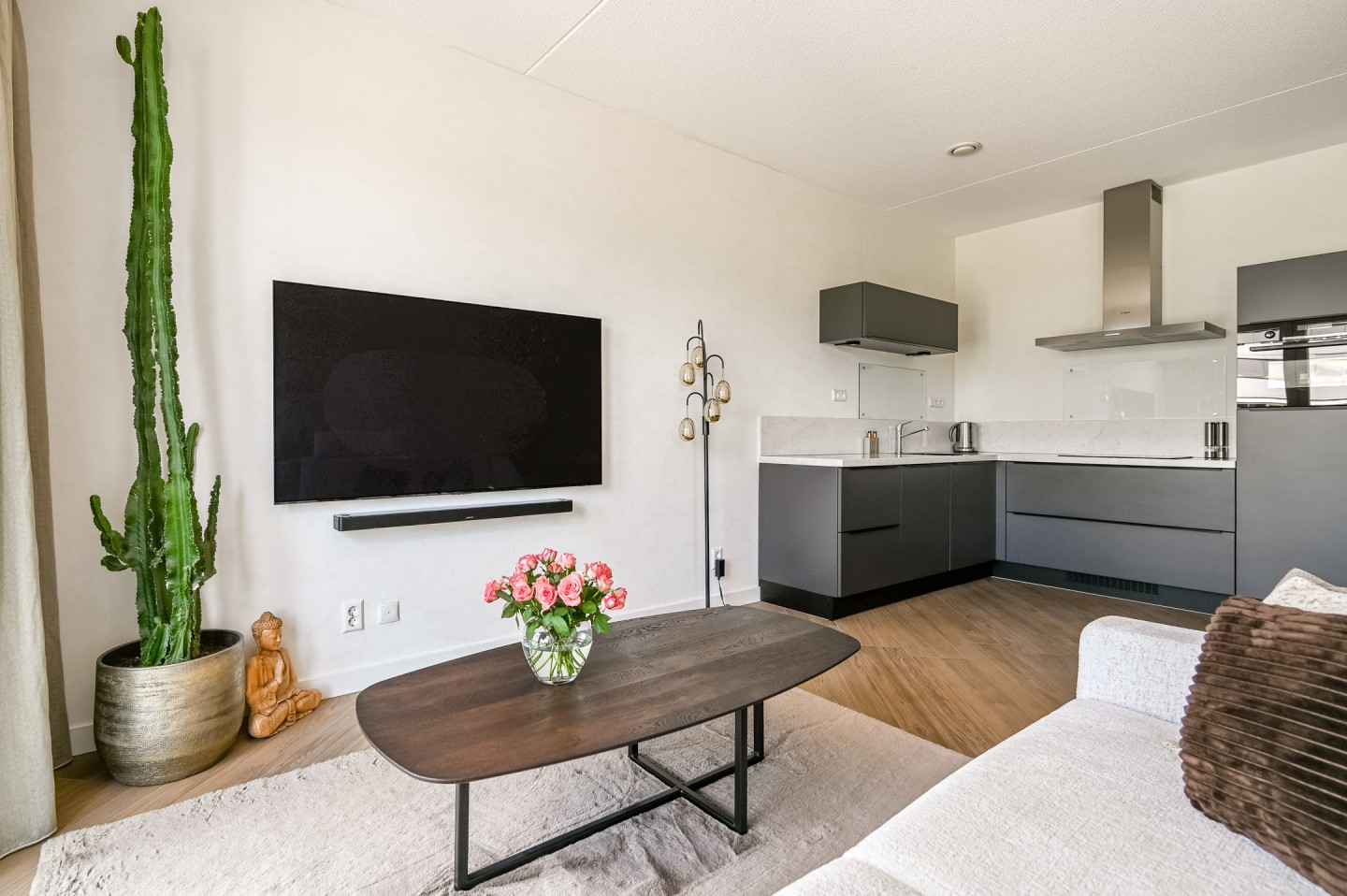 Appartement te koop: Mies van der Rohestraat 63, Hoofddorp