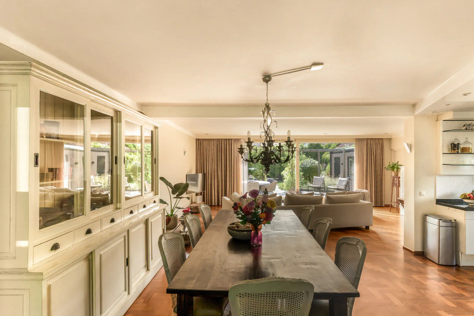 Twee-onder-één-kap te koop: Leeghwaterstraat 1, Hoofddorp