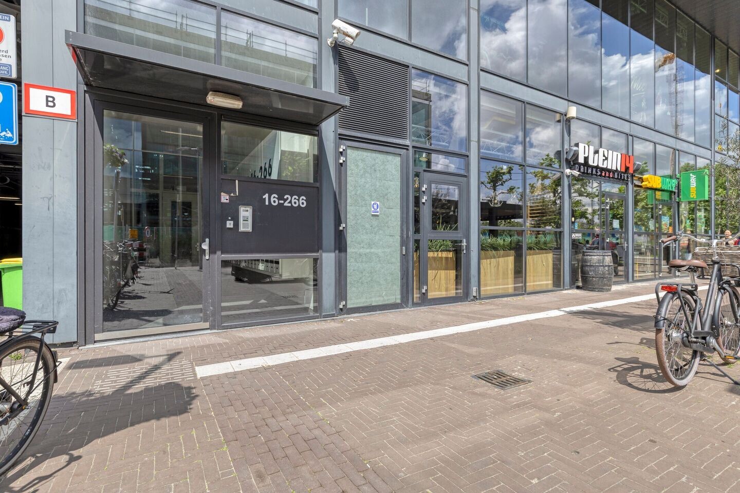 Appartement te koop: Raadhuisplein 172, Hoofddorp