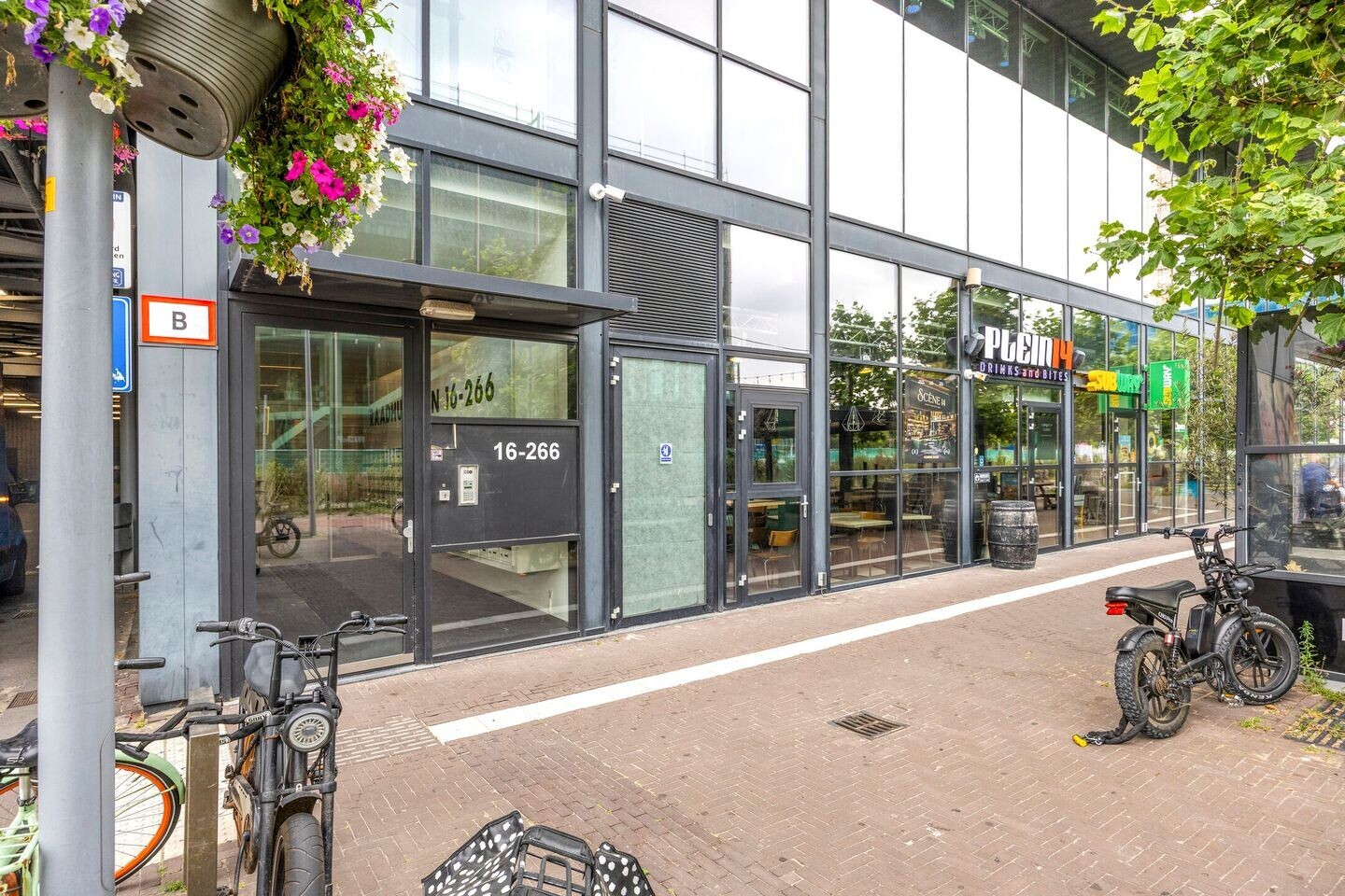 Appartement te koop: Raadhuisplein 216, Hoofddorp