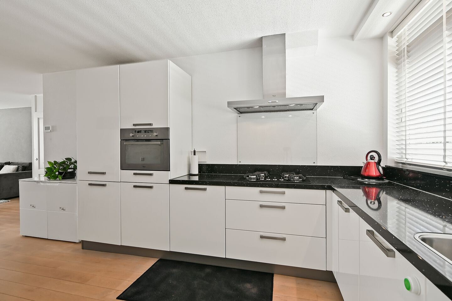 Tussenwoning te koop: Willemsbos 27, Hoofddorp