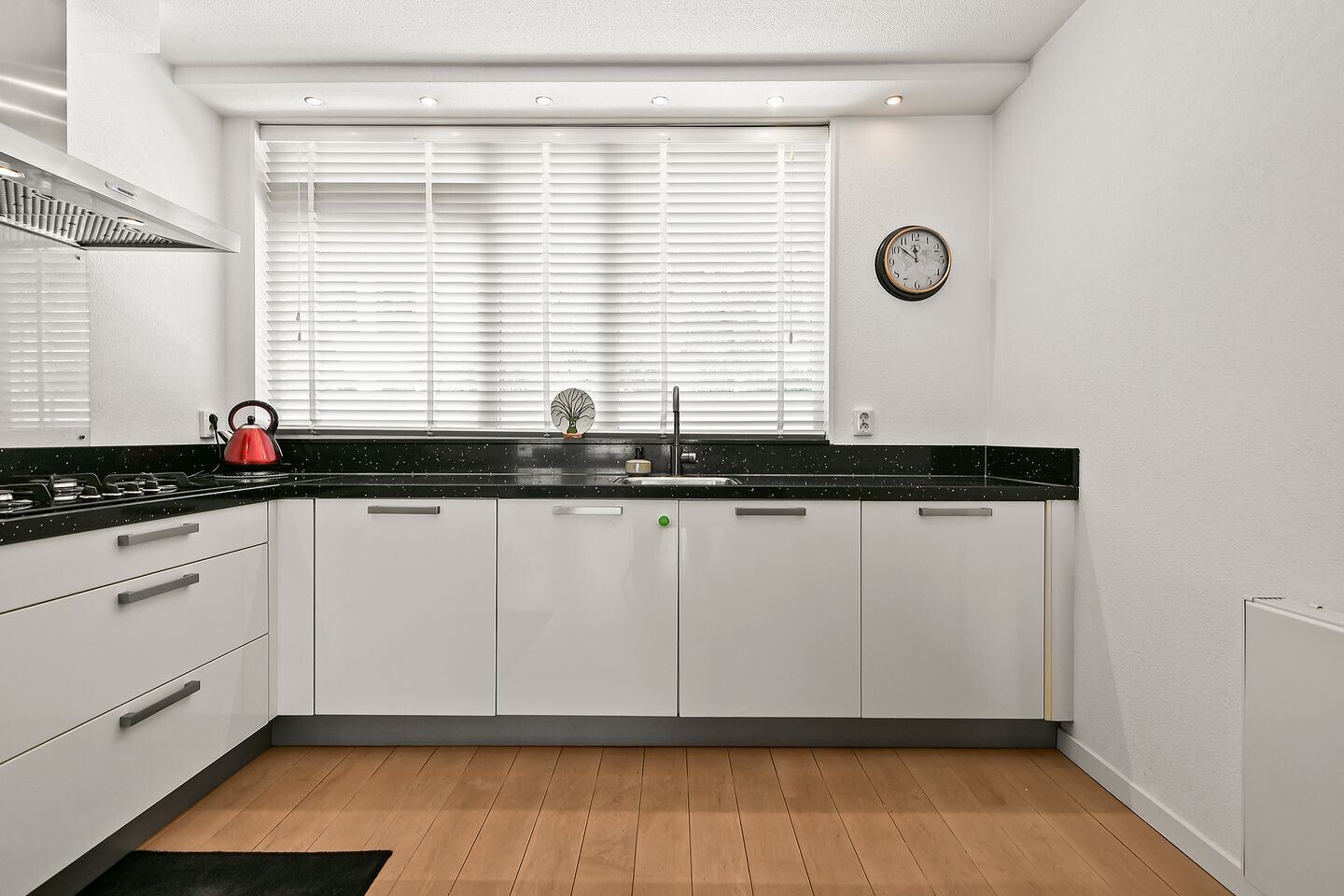 Tussenwoning te koop: Willemsbos 27, Hoofddorp