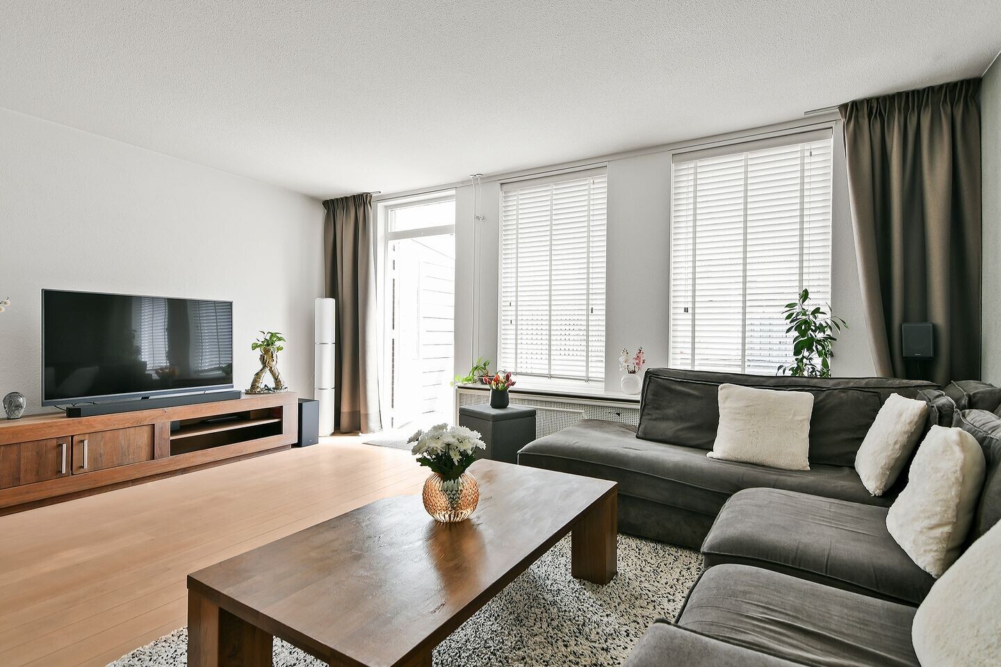Tussenwoning te koop: Willemsbos 27, Hoofddorp