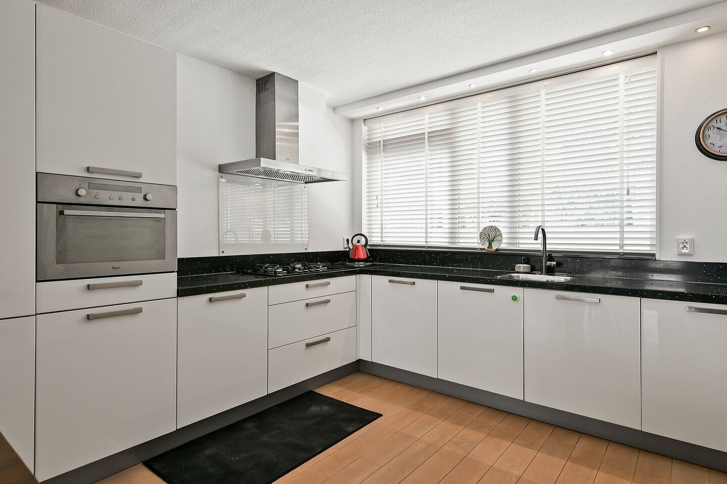 Tussenwoning te koop: Willemsbos 27, Hoofddorp