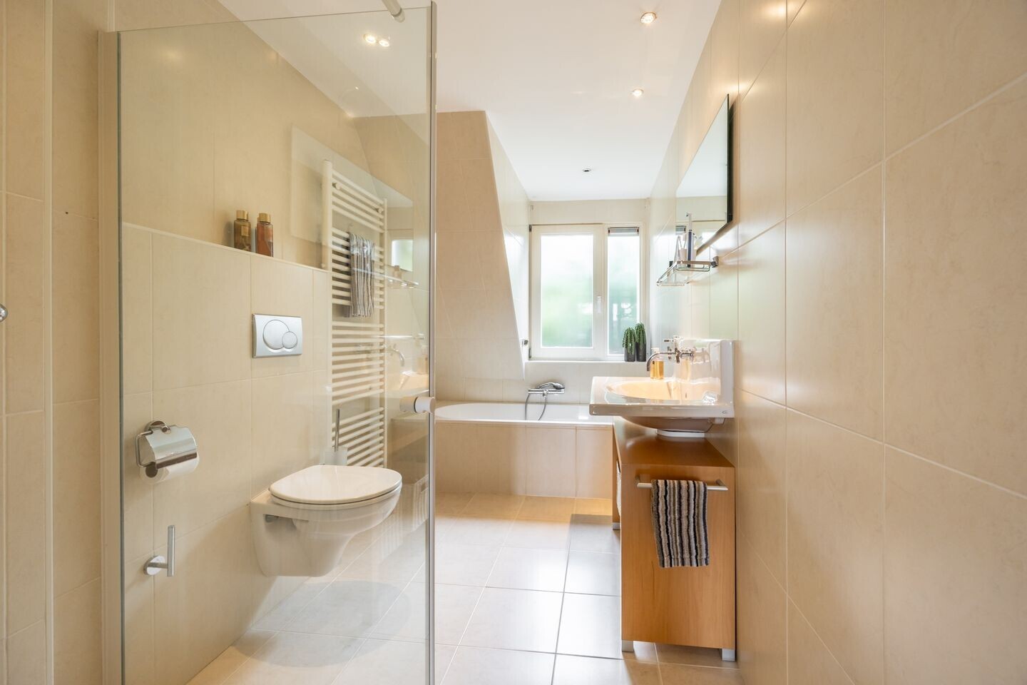 Tussenwoning te koop: Willemsbos 39, Hoofddorp