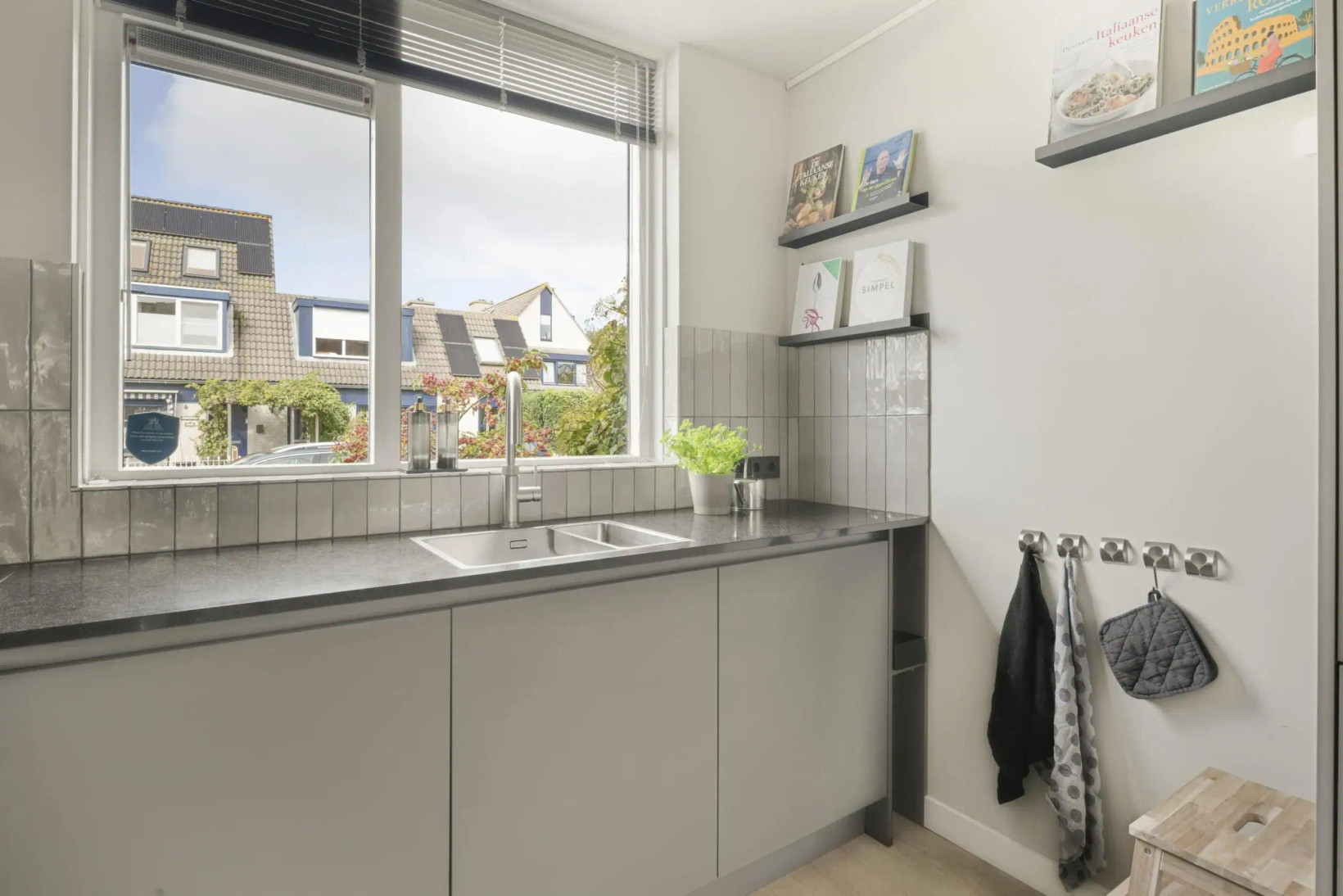 Tussenwoning te koop: Stuttebos 3, Hoofddorp