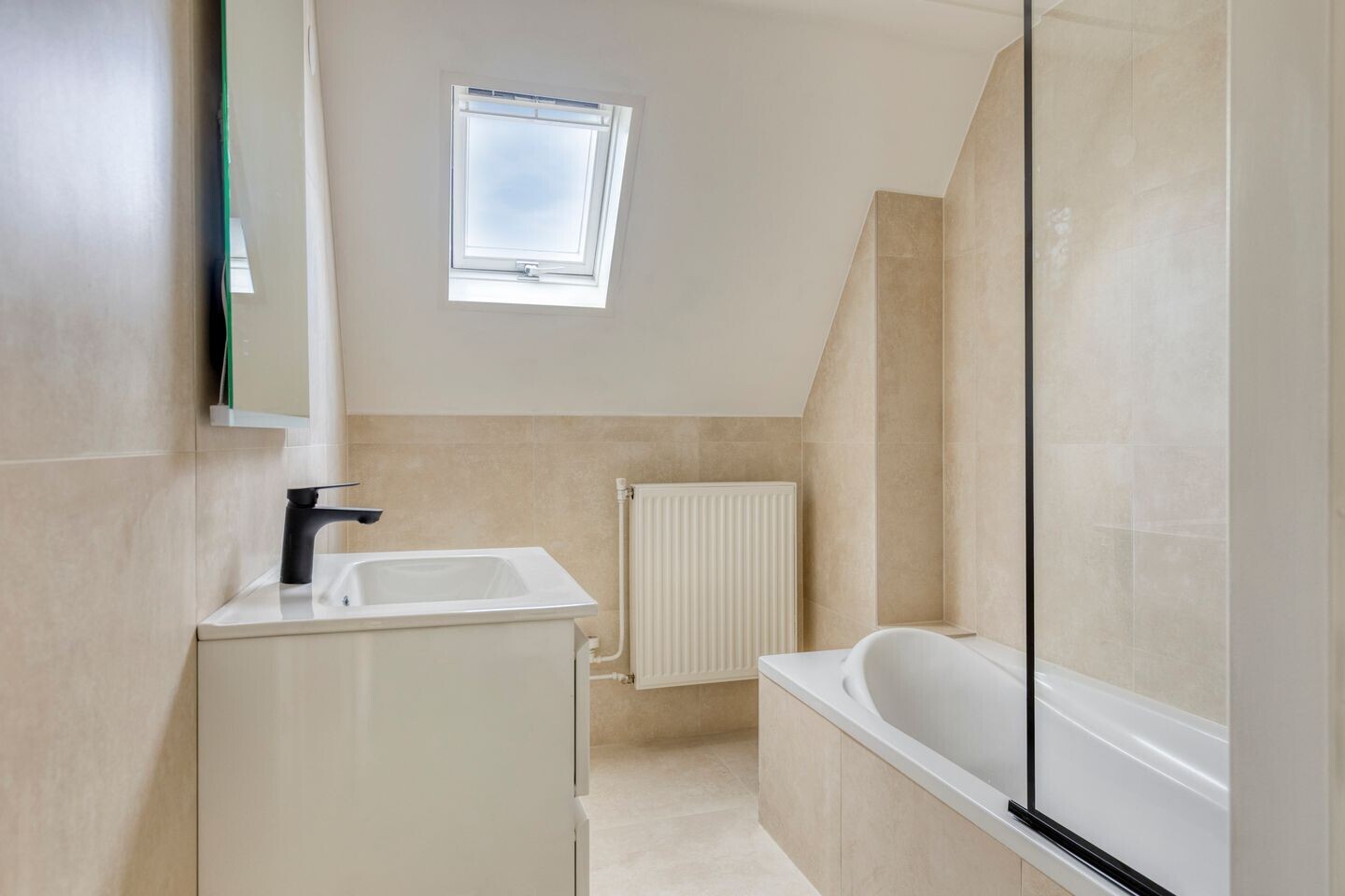 Tussenwoning te koop: Mastbos 76, Hoofddorp
