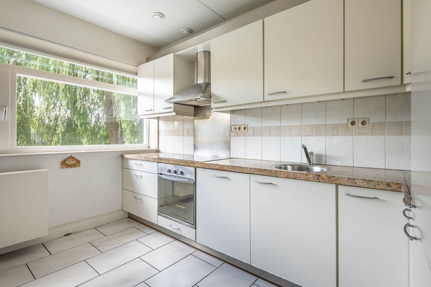 Tussenwoning te koop: Westhove 24, Hoofddorp