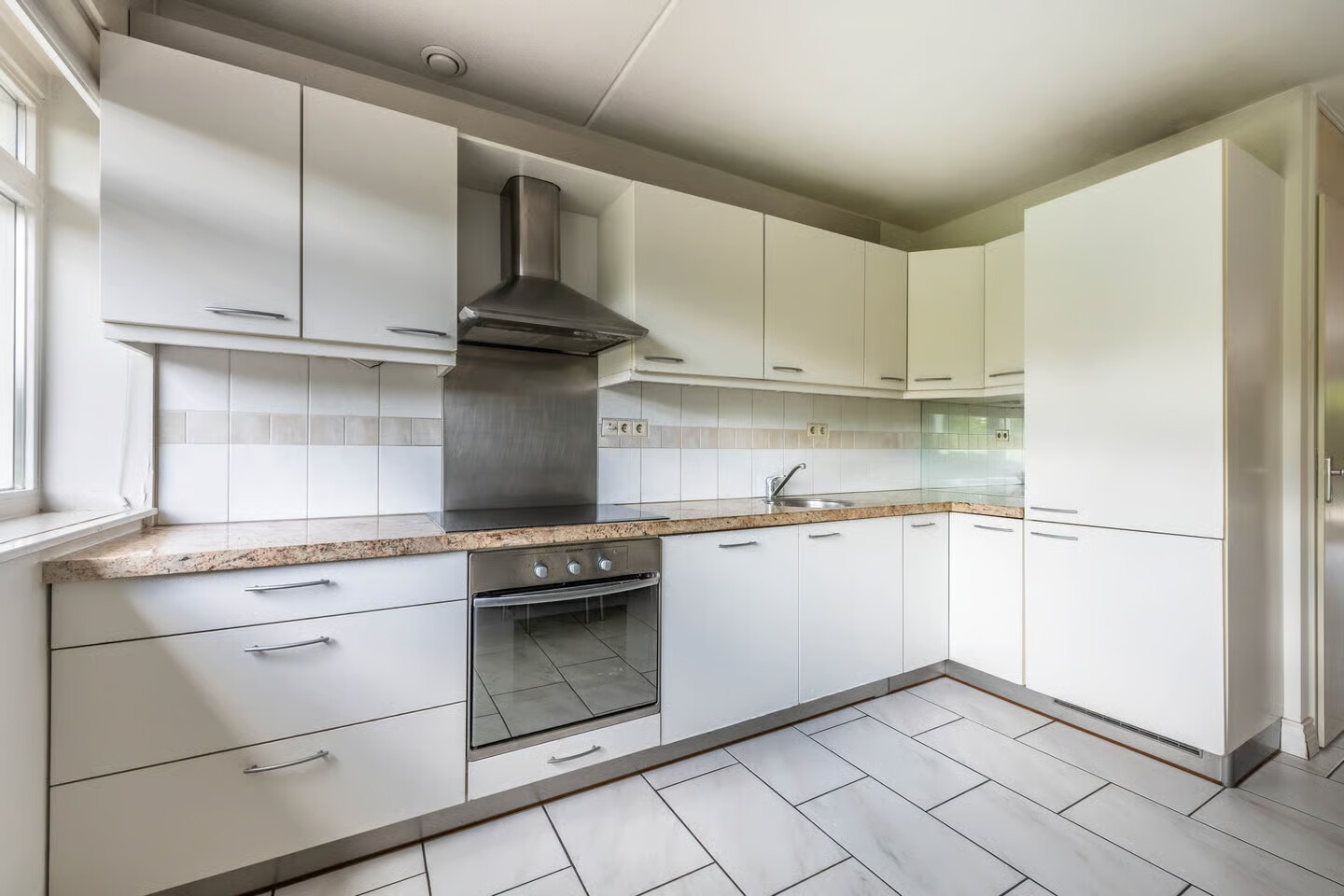 Tussenwoning te koop: Westhove 24, Hoofddorp