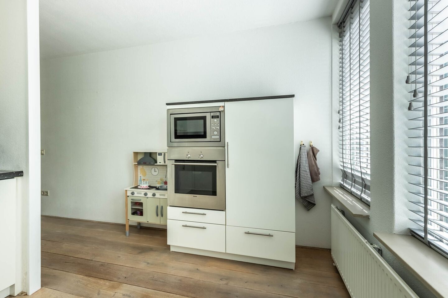 Tussenwoning te koop: Oosterschelde 11, Hoofddorp
