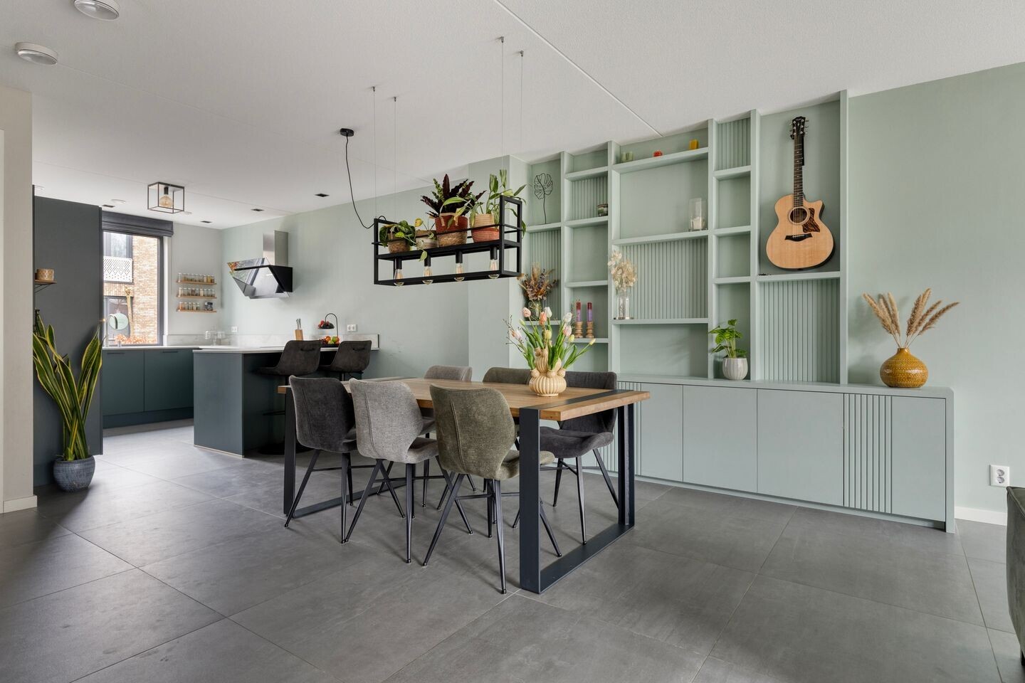 Tussenwoning te koop: Assumburg 35, Hoofddorp
