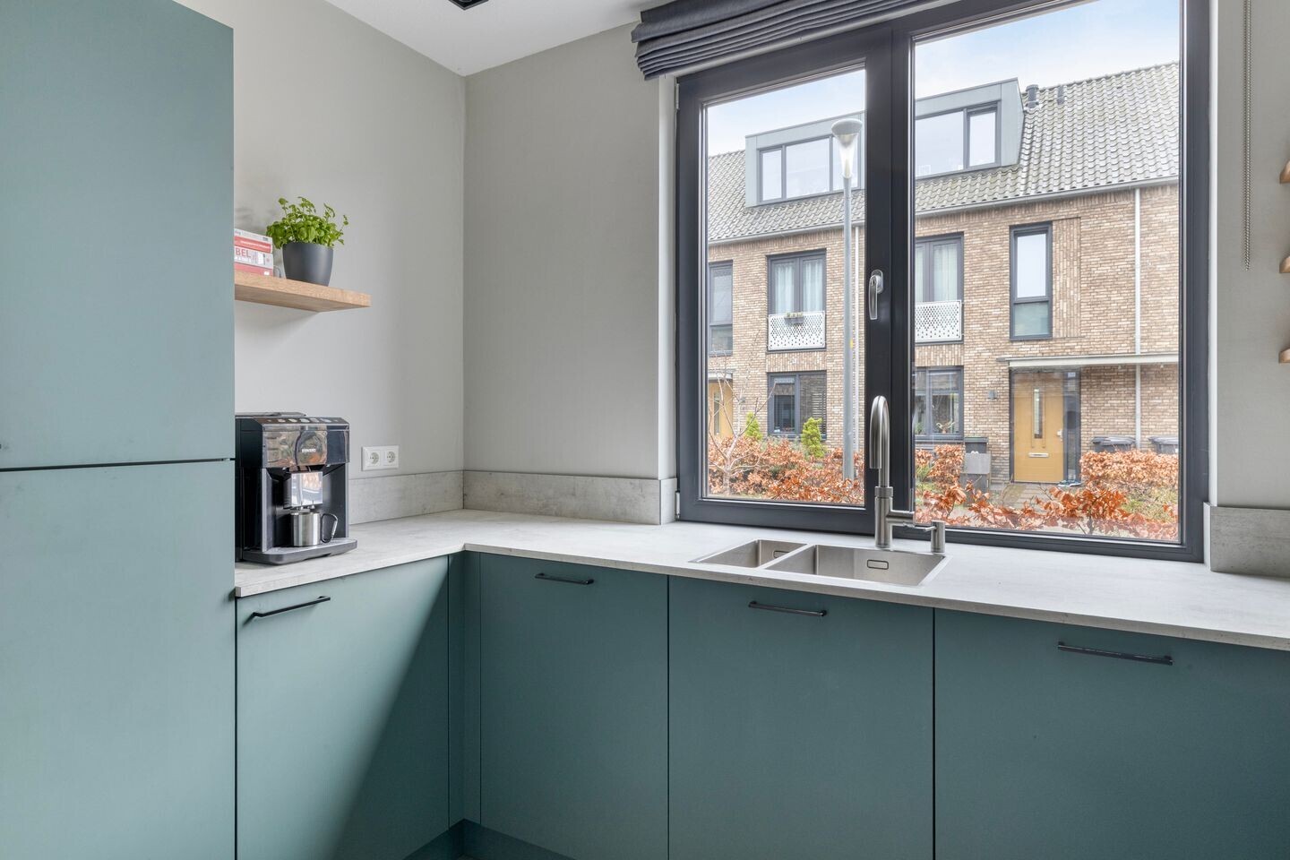 Tussenwoning te koop: Assumburg 35, Hoofddorp