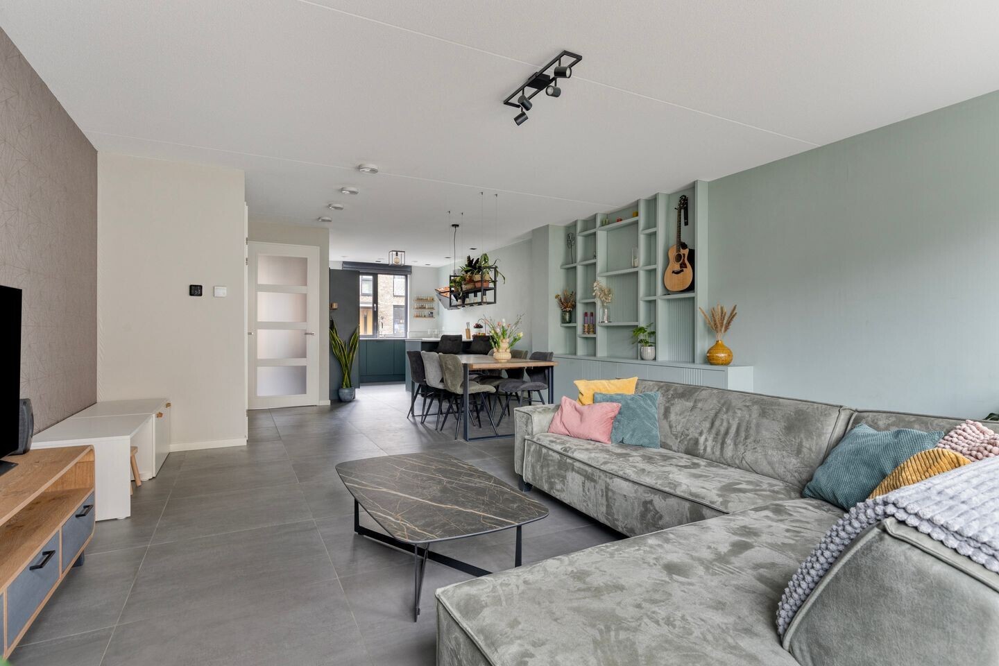 Tussenwoning te koop: Assumburg 35, Hoofddorp