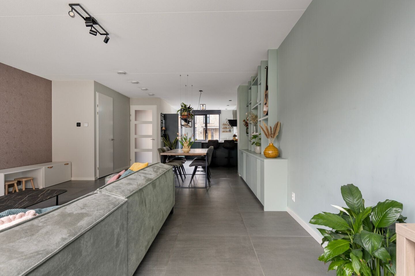 Tussenwoning te koop: Assumburg 35, Hoofddorp