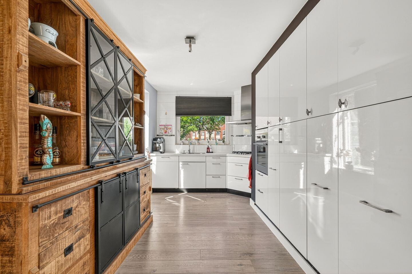 Tussenwoning te koop: Etty Hillesumplantsoen 19, Hoofddorp