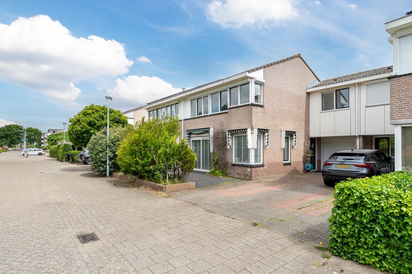 Tussenwoning te koop: Roosje Vosplantsoen 12, Hoofddorp