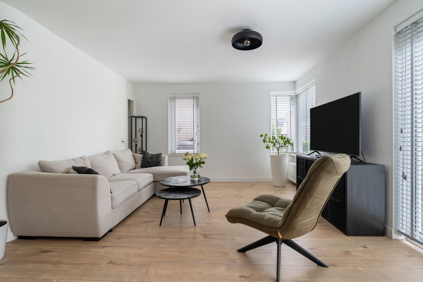 Tussenwoning te koop: Roosje Vosplantsoen 12, Hoofddorp