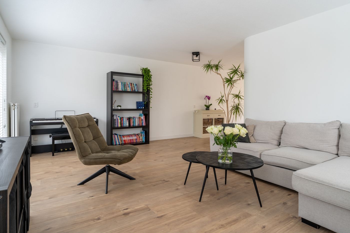 Tussenwoning te koop: Roosje Vosplantsoen 12, Hoofddorp