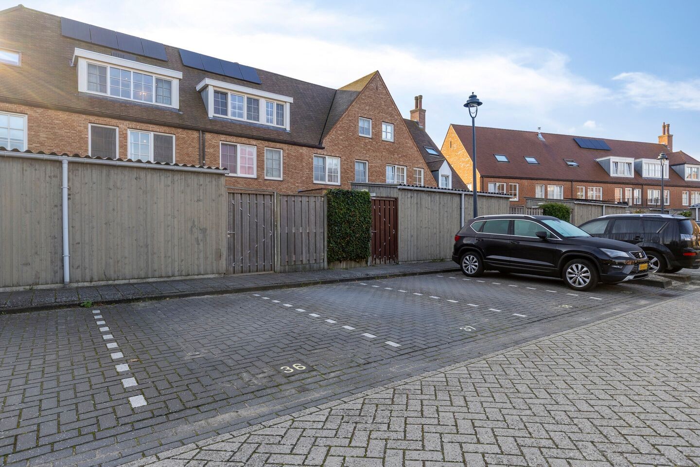 Tussenwoning te koop: Anna van Kleeflaan 13, Hoofddorp