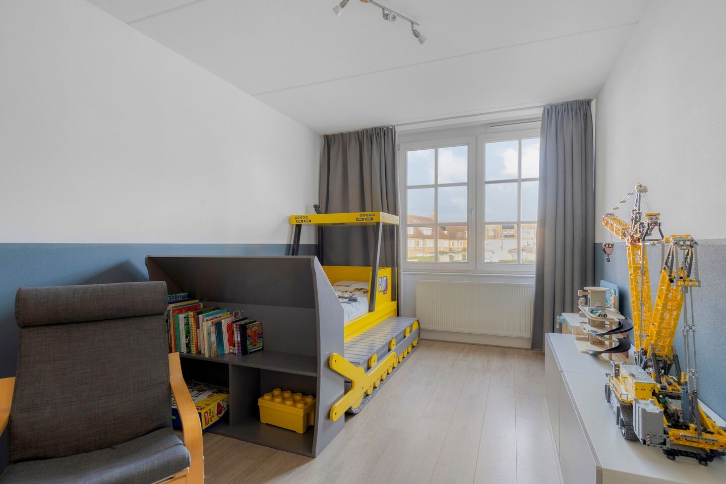 Tussenwoning te koop: Anna van Kleeflaan 13, Hoofddorp