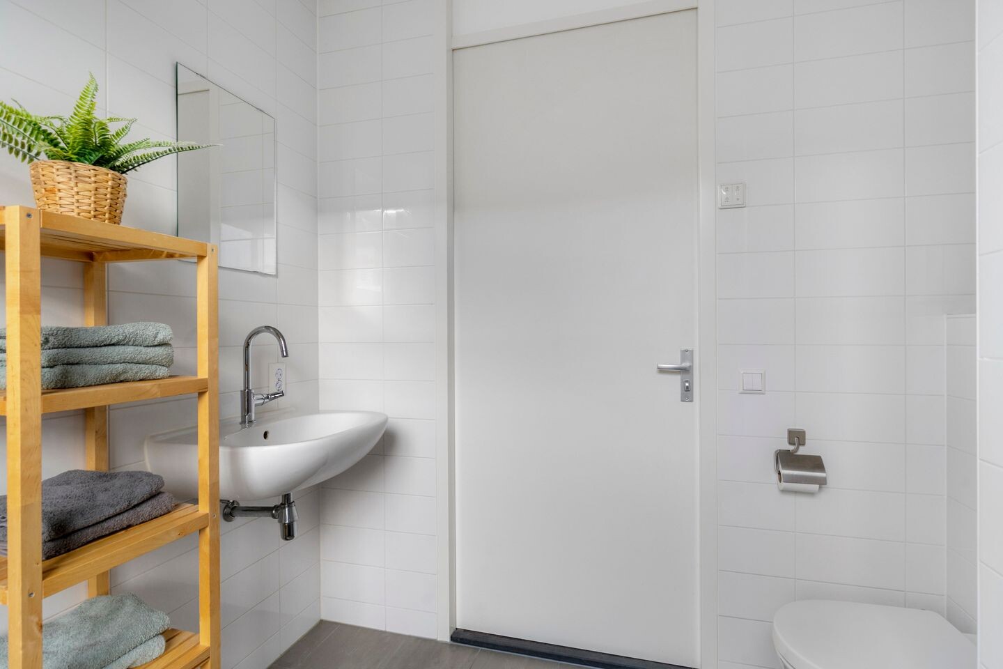 Tussenwoning te koop: Anna van Kleeflaan 13, Hoofddorp