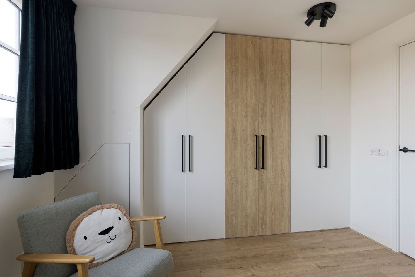 Tussenwoning te koop: Anna van Kleeflaan 13, Hoofddorp