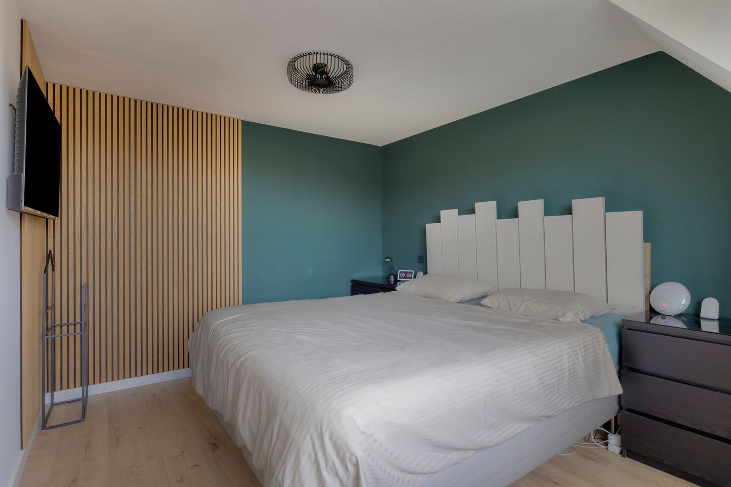 Tussenwoning te koop: Anna van Kleeflaan 13, Hoofddorp