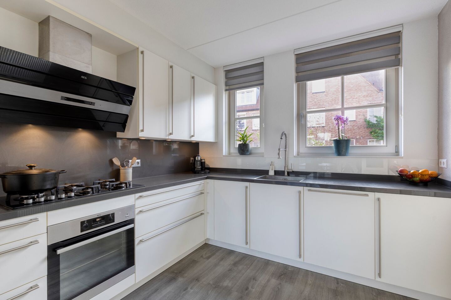 Tussenwoning te koop: Anna van Kleeflaan 13, Hoofddorp
