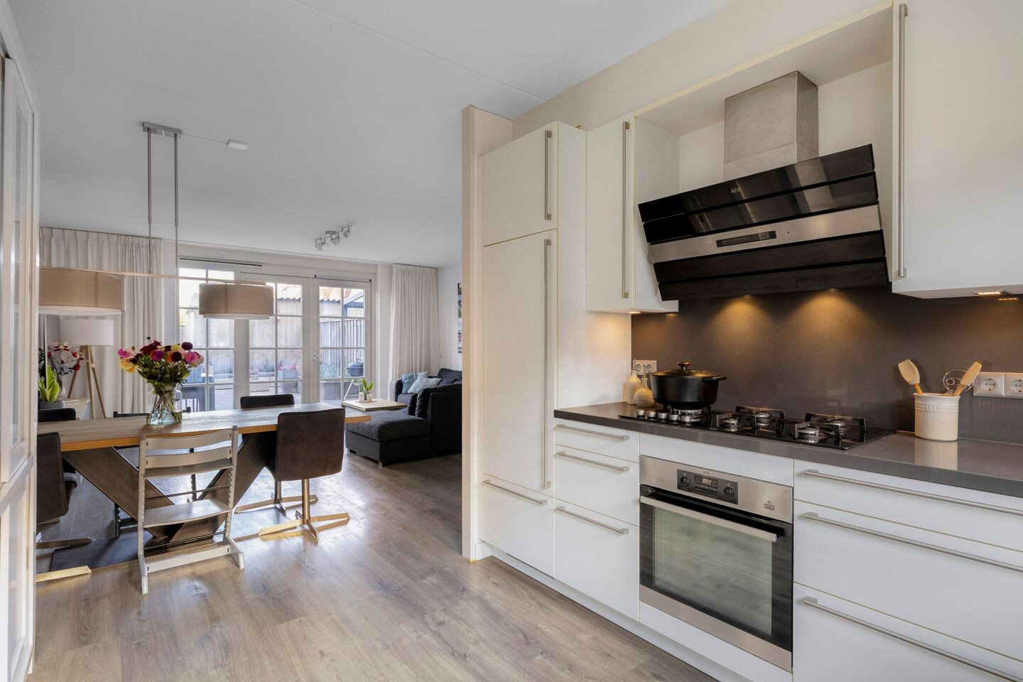 Tussenwoning te koop: Anna van Kleeflaan 13, Hoofddorp