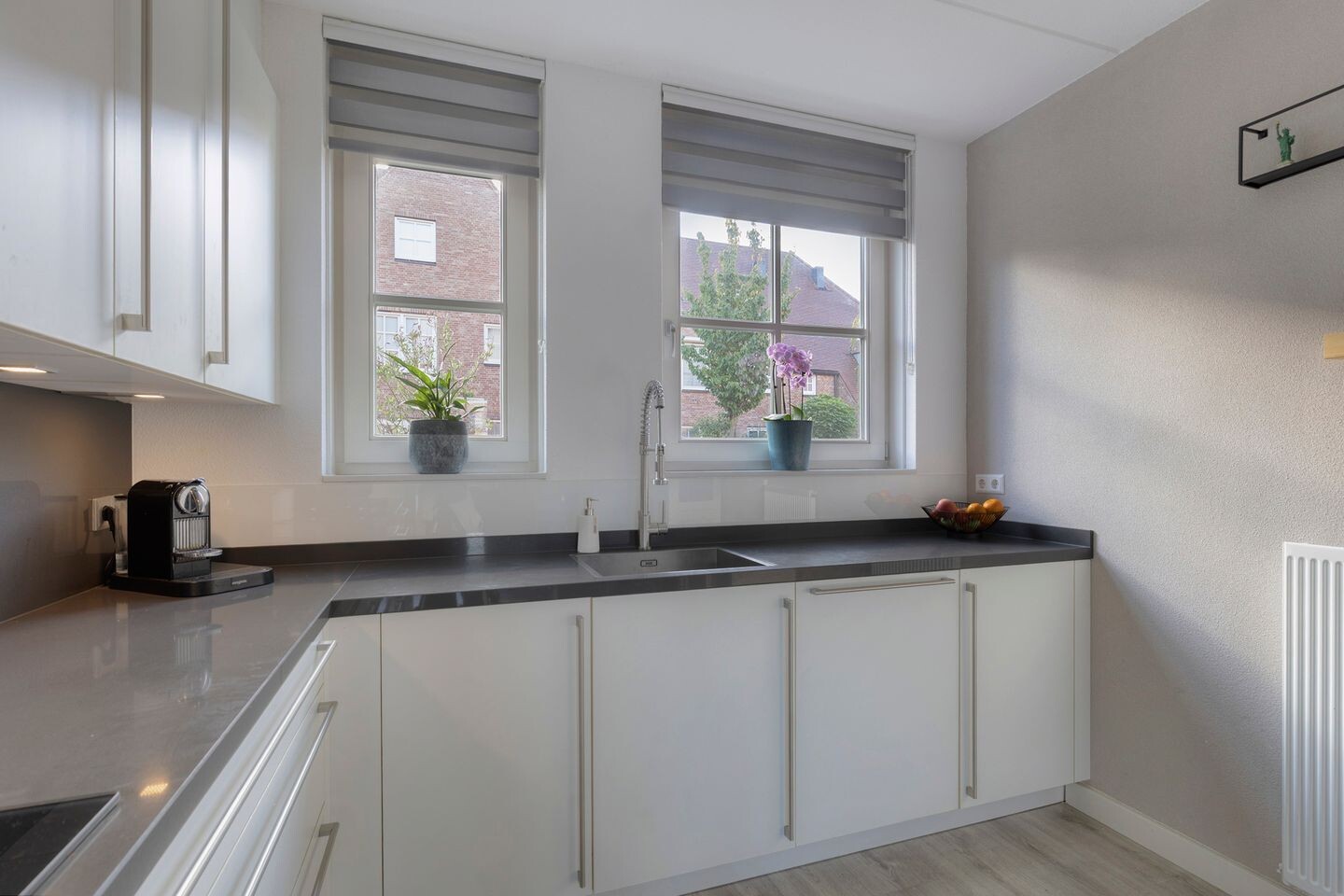 Tussenwoning te koop: Anna van Kleeflaan 13, Hoofddorp