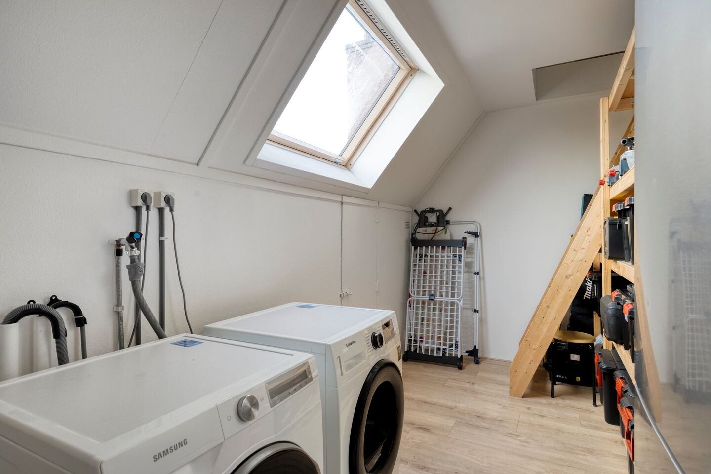 Tussenwoning te koop: Anna van Kleeflaan 13, Hoofddorp
