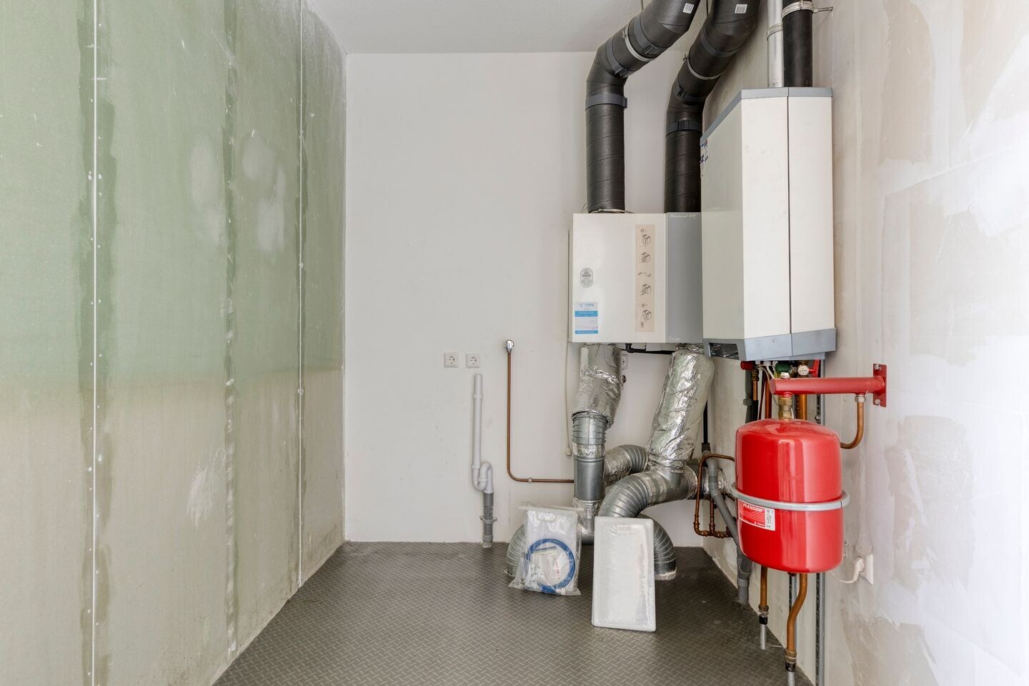 Tussenwoning te koop: Elemastraat 37, Nieuw-Vennep