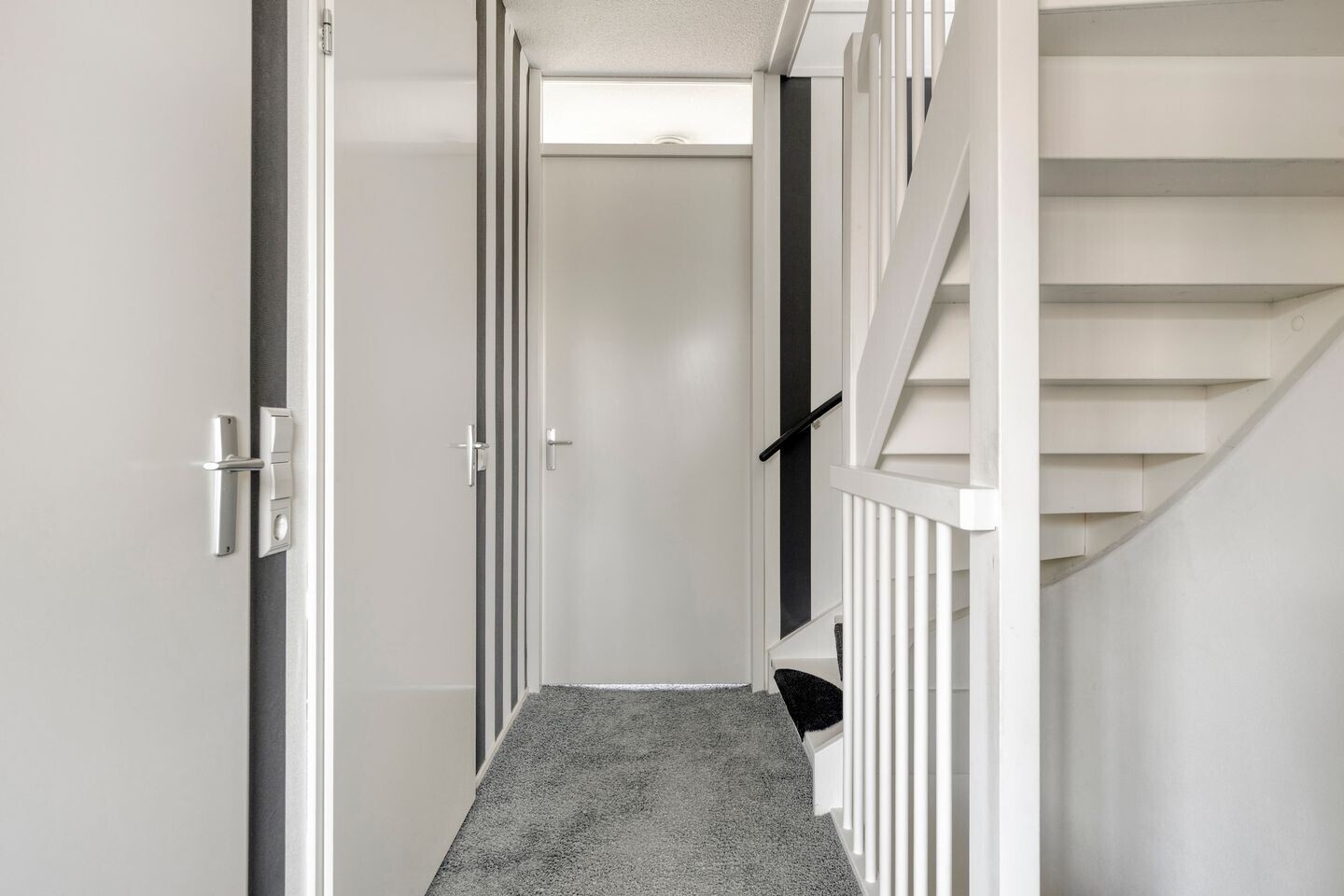 Tussenwoning te koop: Elemastraat 37, Nieuw-Vennep